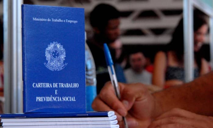 Abono salarial deve acabar para cobrir recuo na Previdência; mudanças em cinco pontos da proposta de reforma