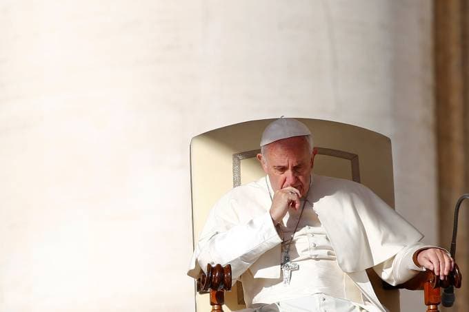 FALTA DE PADRES E "NOVO SETOR": Papa estaria aberto à ordenação de homens casados