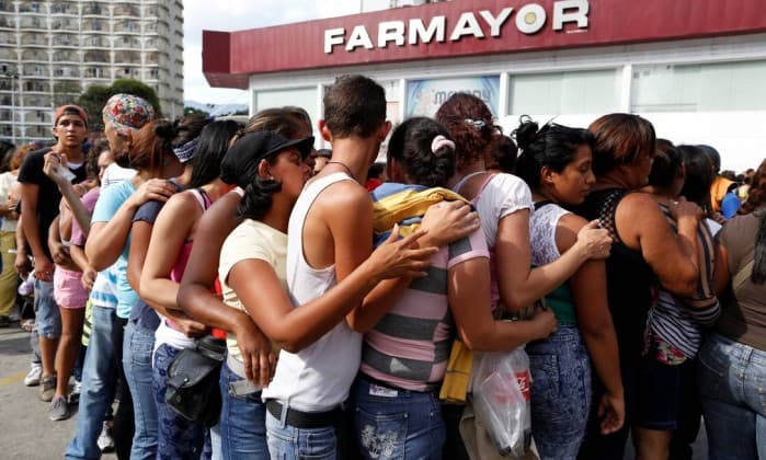 Furar fila do supermercado é o melhor negócio na Venezuela