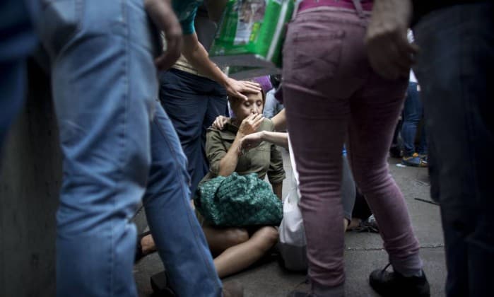 FOTOS - CAOS - Mortes, brigas e roubos nas filas da Venezuela