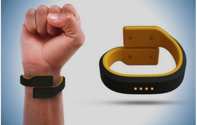 FOTO: Pulseira dá choque em usuário que gastar muito dinheiro