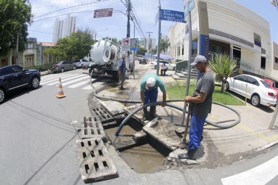 Bairro Nordeste e Igapó recebem operação tapa buraco nesta quarta-feira