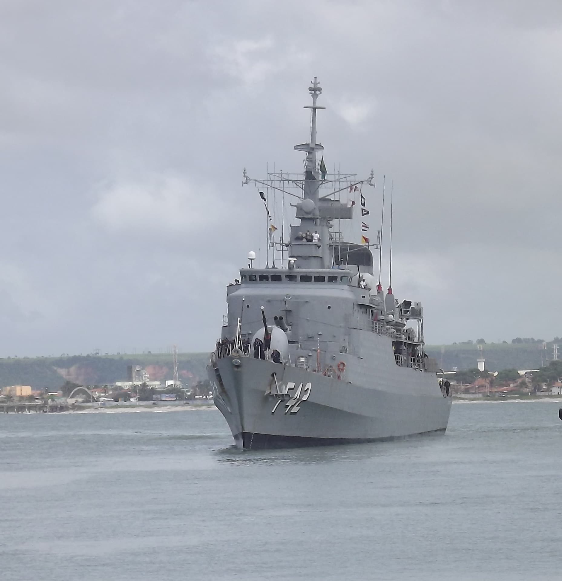Fragata da Marinha do Brasil atraca no porto de Natal e será aberta à visitação pública