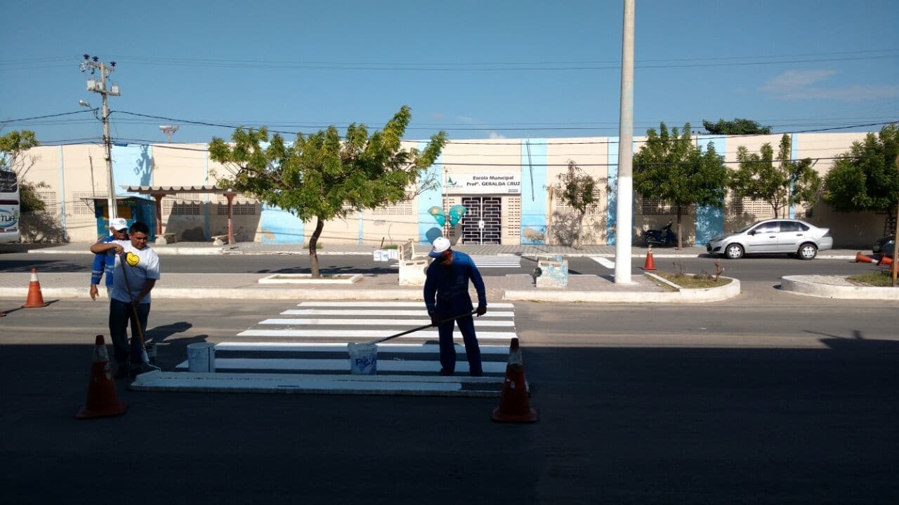 FOTOS: Detran melhora sinalização de trânsito em Areia Branca