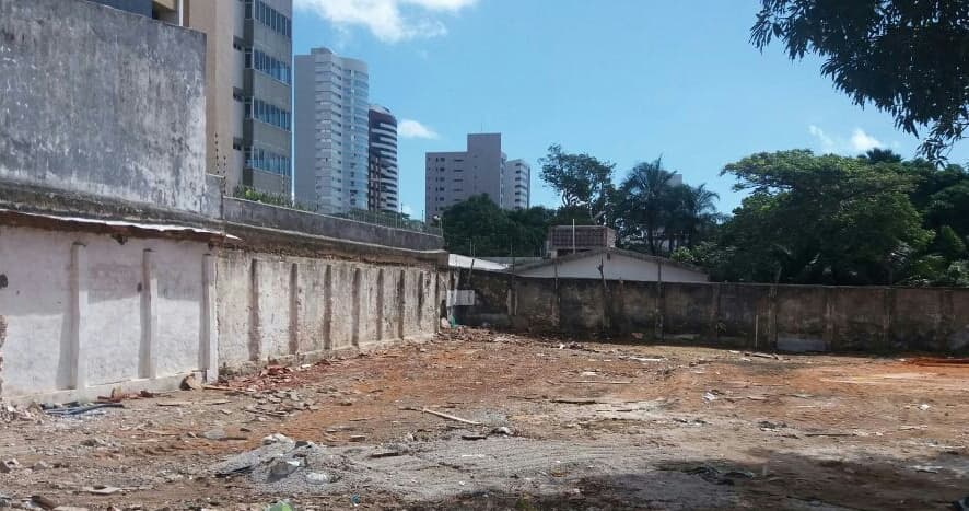 FOTOS: Limpeza terreno da Hermes da Fonseca