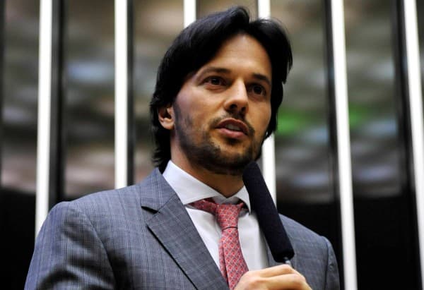 Fábio Faria apresenta projeto para criar pontos de coleta de lixo eletrônico no país