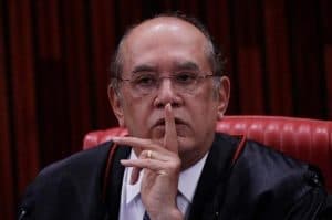 Procuradores pedem que STF "enquadre" Gilmar Mendes