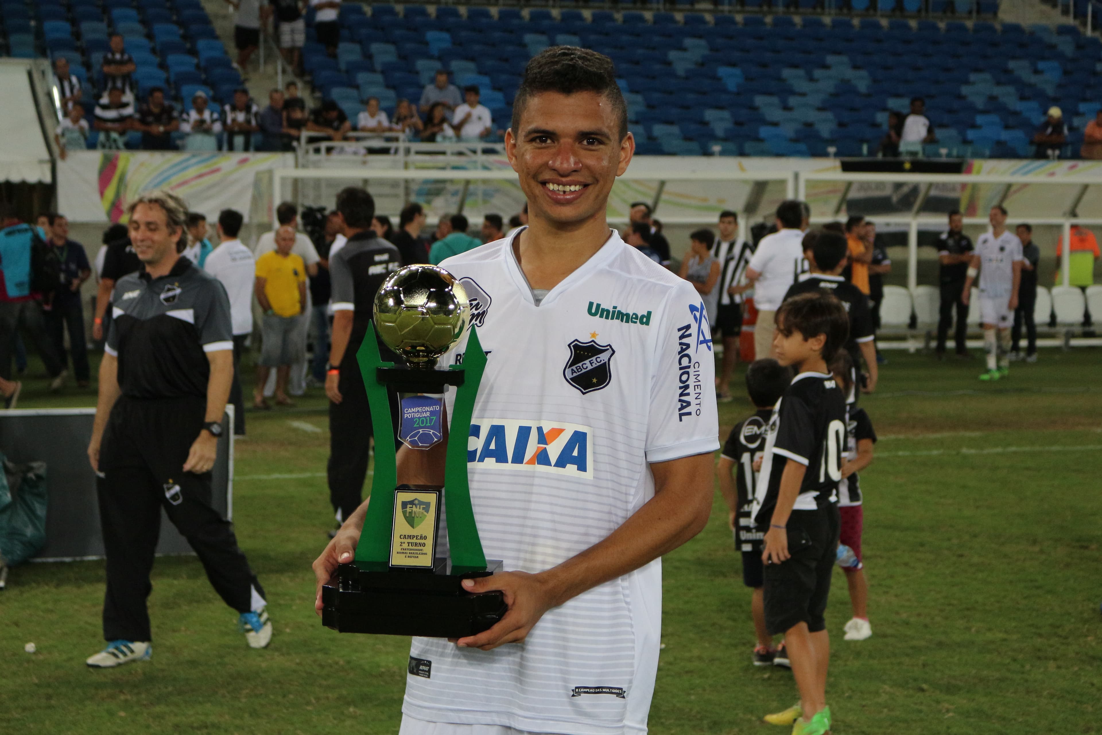 Erivélton prorroga contrato com o ABC até o final de 2018
