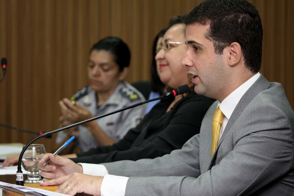 Trabalho intersetorial é apontado em audiência como medida contra as drogas