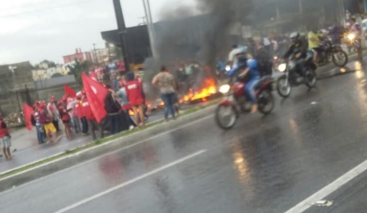 Ônibus não deixam as garagens e vias sentido ZN / ZS estão interditadas