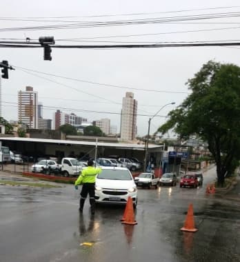 STTU monitora trânsito e pontos de alagamentos na cidade