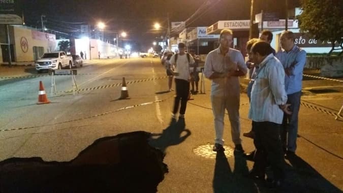 Tubulação rompida na Av. Jaguarari será consertada até sexta-feira