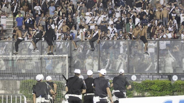 Vasco solicita ao STJD para jogar em São Januário sem torcida