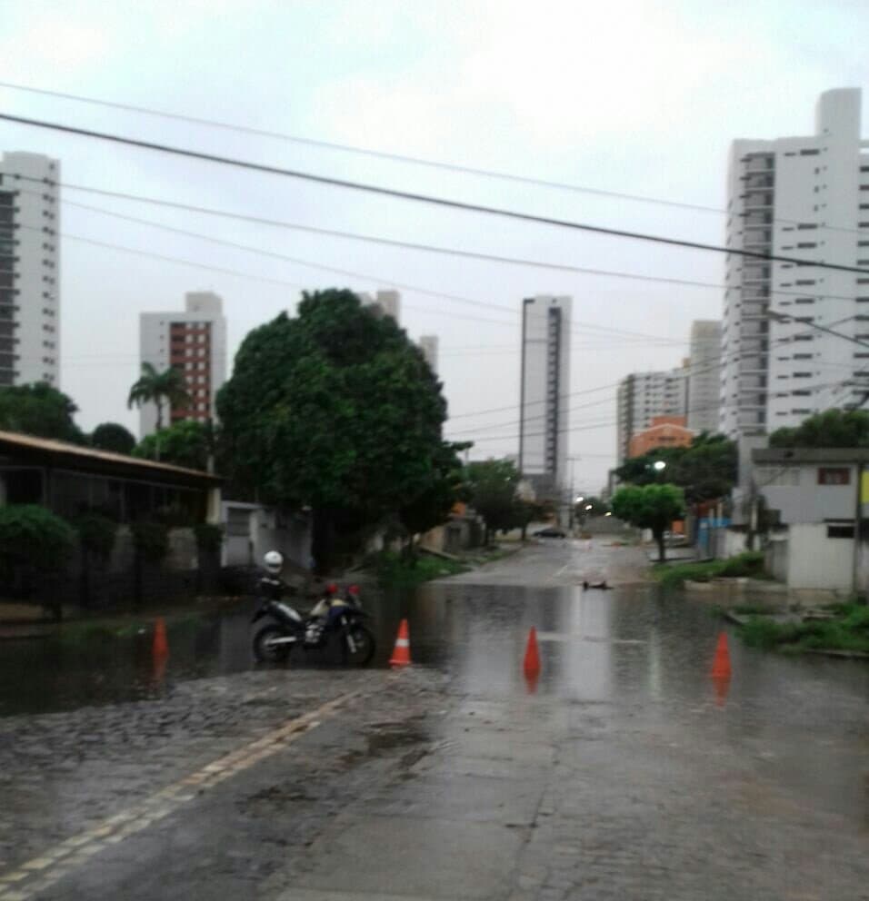 FOTOS: Confira pontos de alagamentos em Natal em mais um dia de chuvas