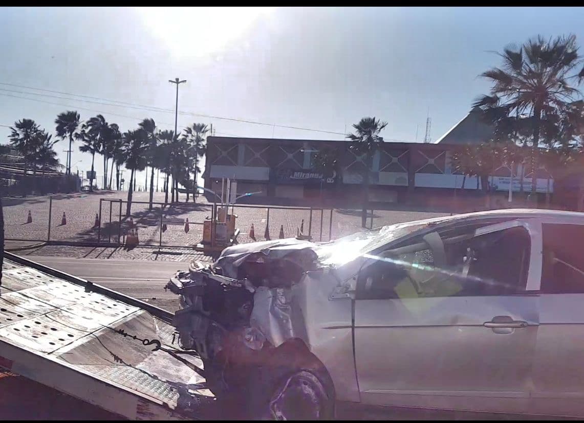 FOTOS: Grave acidente é registrado em frente ao Via Direta; veja