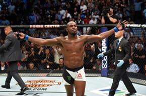 Redentor: Jon Jones nocauteia Daniel Cormier e retoma o cinturão do UFC