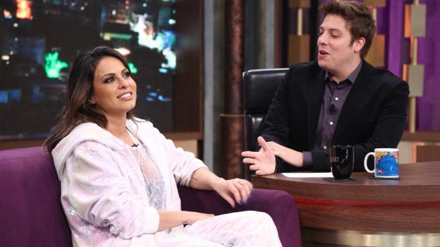 Cantora Alinne Rosa diz que é adepta de massagem tântrica: "Orgasmo de 50 minutos"