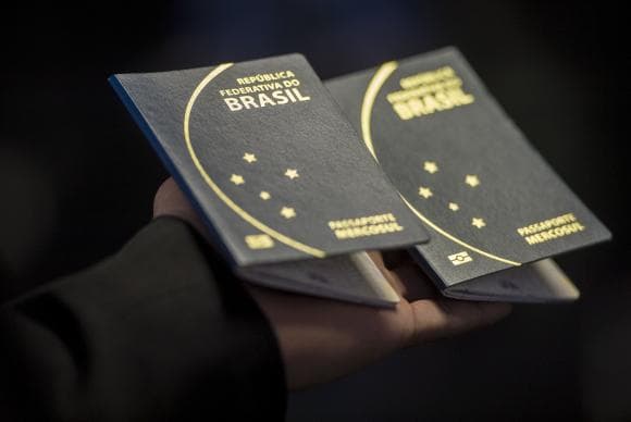 Temer sanciona projeto que libera R$ 102 milhões para emissão de passaportes