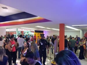 Folião lota Central do Carnatal no primeiro dia de vendas de abadás