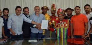 Prefeito de São Gonçalo parabeniza artistas no Dia do Folclore
