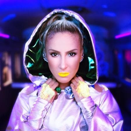 Claudia Leitte usa o "gemidão" do Whatsapp para divulgar nova música e é criticada
