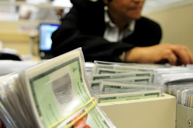 Sancionada lei que altera regras para registro de nascimento e casamento