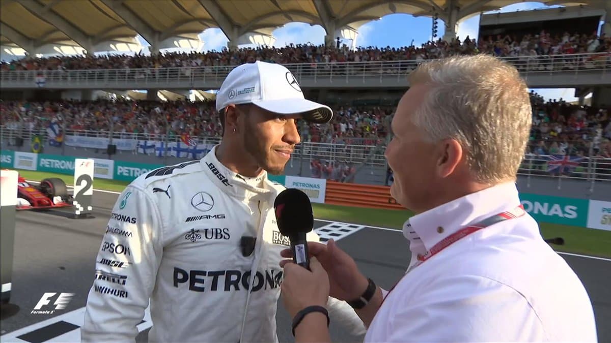 Com Vettel em último no grid, Hamilton faz a 70ª pole da carreira, na Malásia