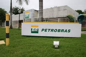 Petrobras é processada por irregularidades no registro da jornada de trabalho dos empregados
