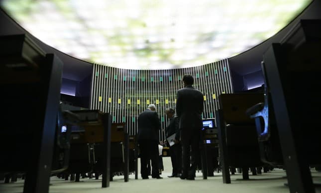 Emenda da reforma política permite censura na internet durante eleições