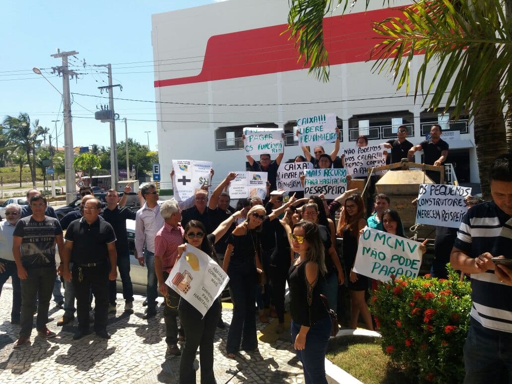 FOTOS E VÍDEO: Protesto na Zona Sul de Natal de pequenos construtores sobre o Minha Casa Minha Vida