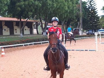 Atleta alvirrubra representará o RN no Brasileiro de Hipismo