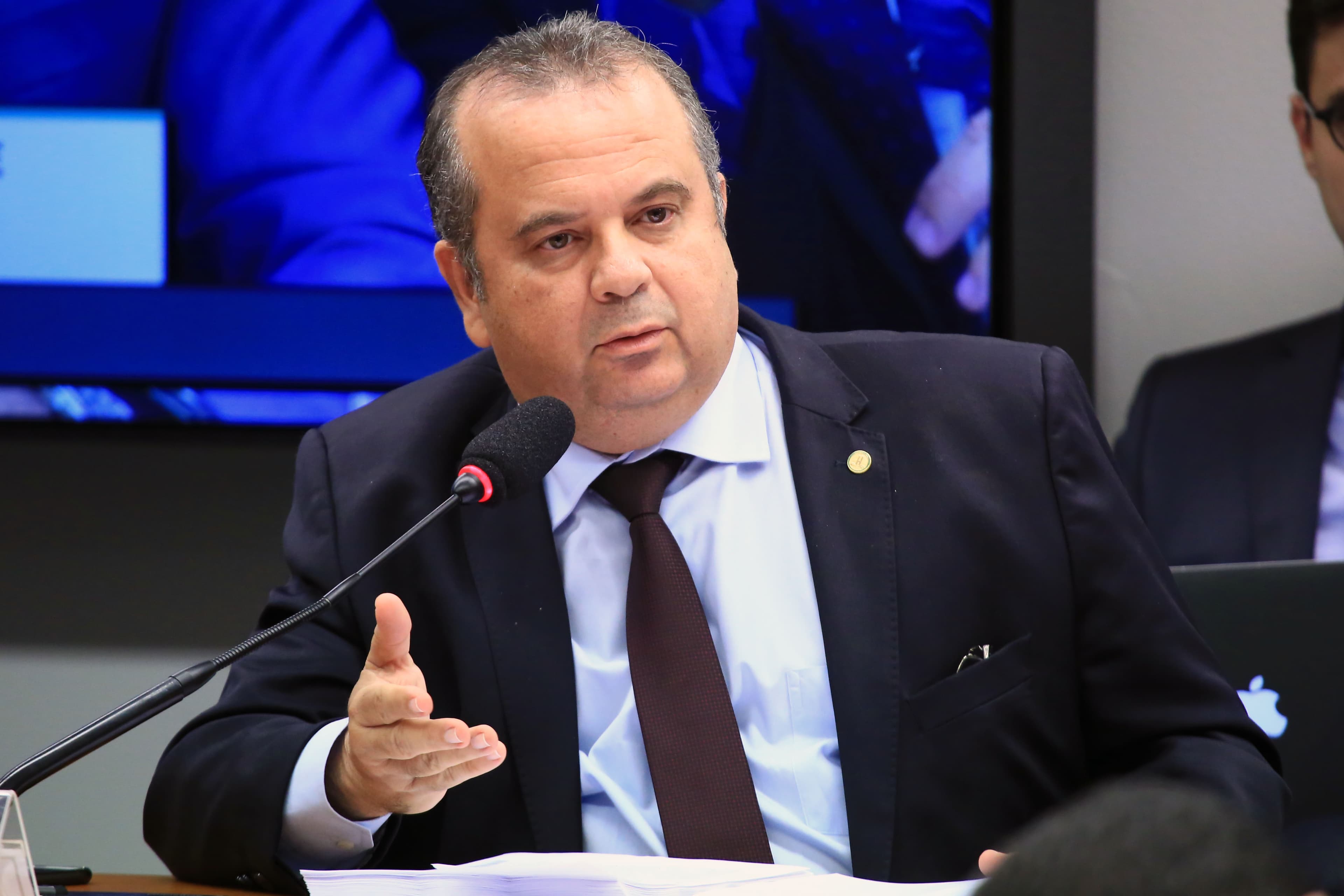 Na Folha, presidente da Câmara, Rodrigo Maia, elogia relatório de Rogério Marinho: “Defende os idosos”