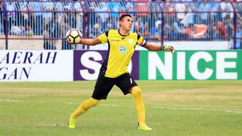 VÍDEO: goleiro ídolo de time da Indonésia morre após se chocar com brasileiro