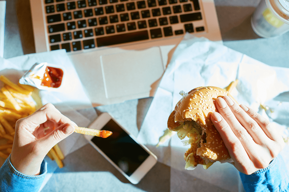 Estresse faz tão mal ao organismo quanto comer fast-food, informa estudo