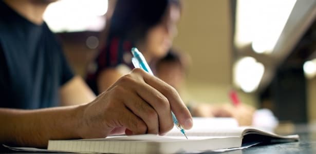 POLÊMICA: Devo mudar minha redação do Enem após decisão sobre direitos humanos? Para professores, não