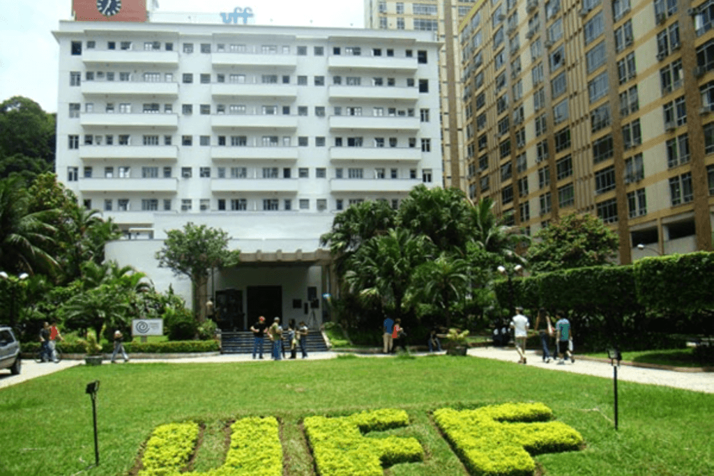 TESE APROVADA: Em universidade federal, doutorado sobre orgias gays tem “participação especial” de autor