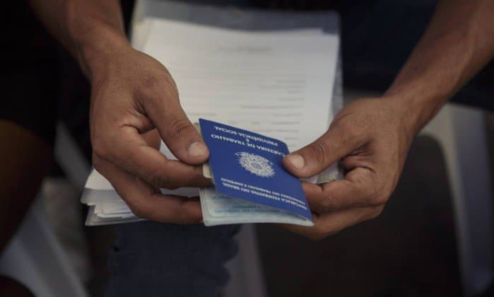 Taxa de desemprego recua para 12,4% no terceiro trimestre