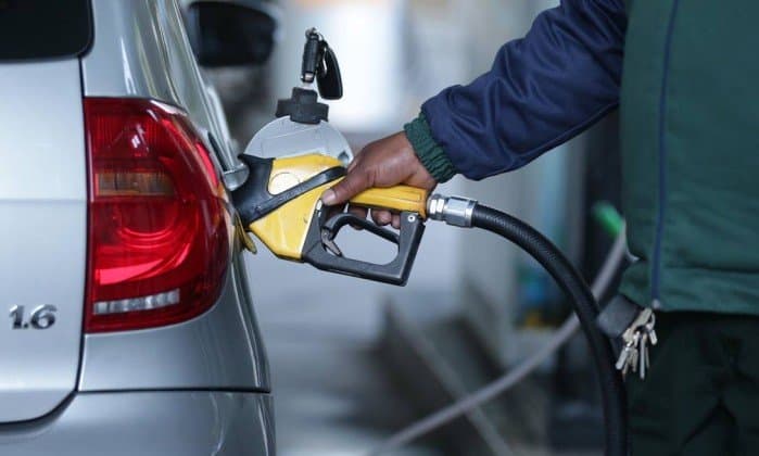 Petrobras anuncia redução do preço da gasolina e alta do diesel