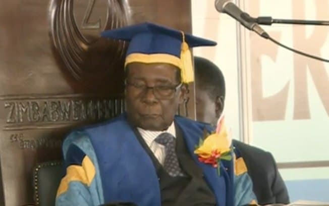 Mugabe é expulso da liderança do partido que fundou há 37 anos no Zimbábue