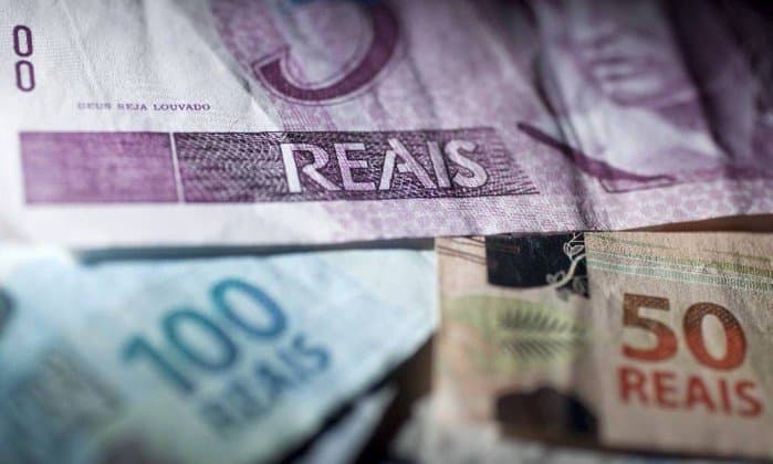 Contas públicas voltam ao azul em outubro, mas acumulam rombo recorde