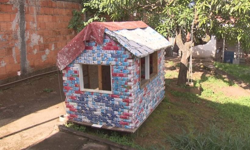 Pai constrói casa de brinquedo para filho e recebe aumento no IPTU