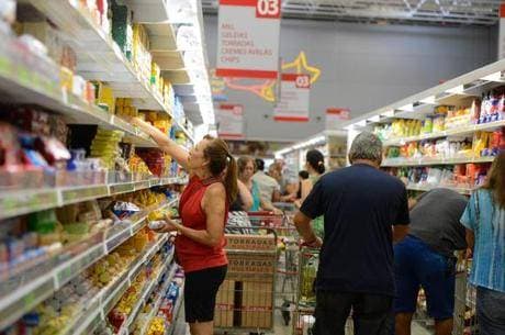 Inflação acumulada no ano é a menor desde 1998, diz IBGE