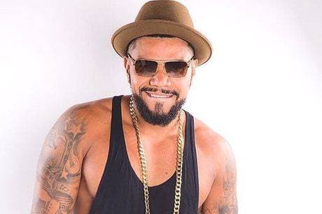 Cantor Naldo Benny é preso por porte de arma no Rio