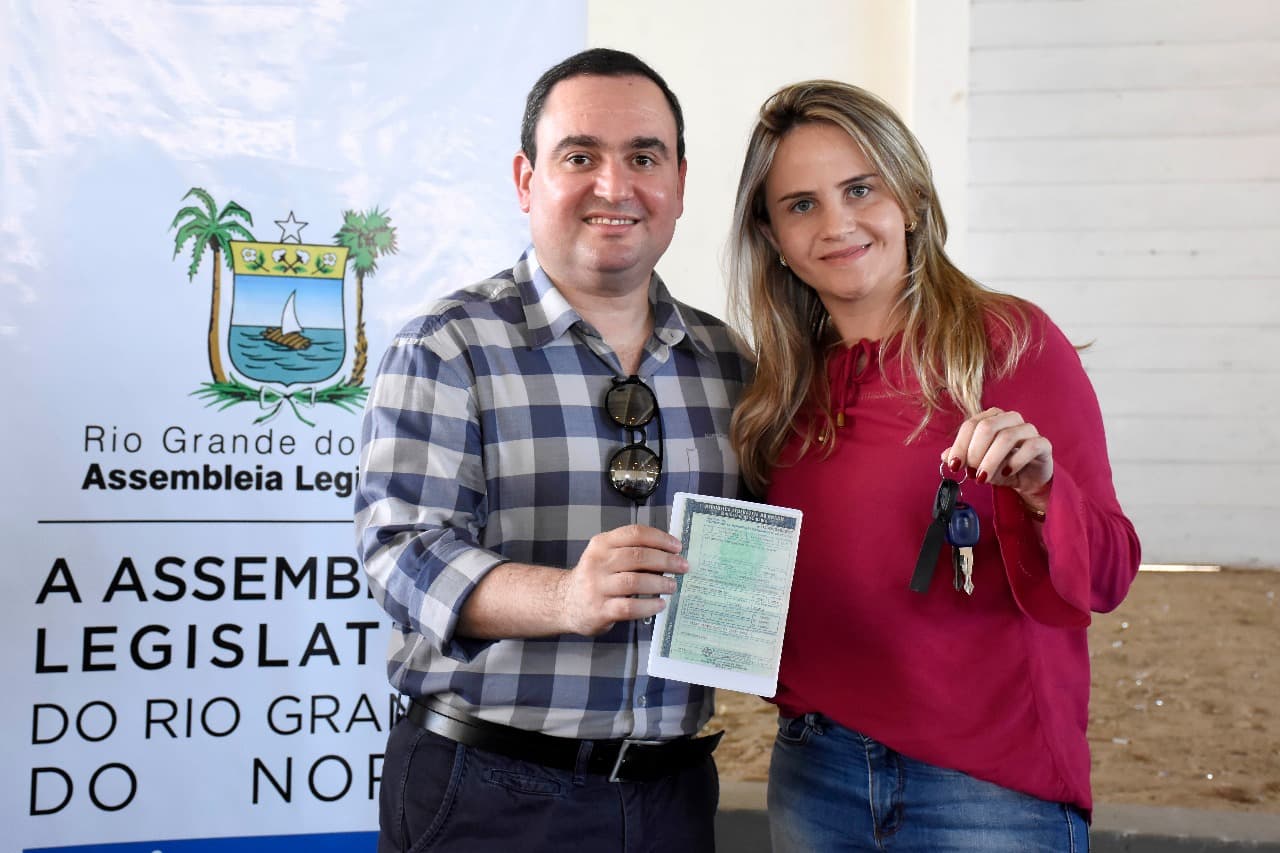 FOTOS: Assembleia Legislativa entrega ambulâncias a municípios potiguares