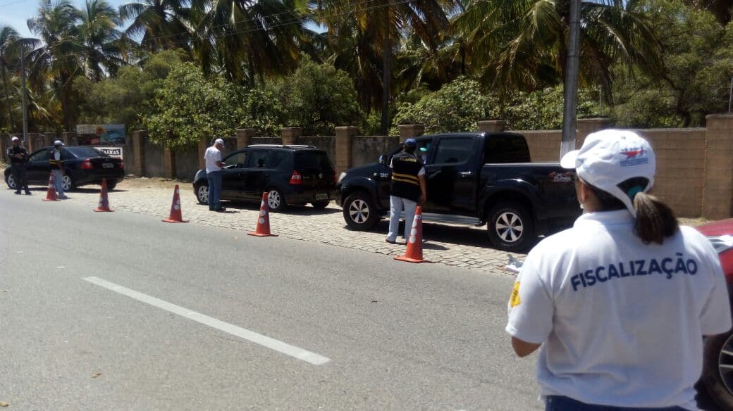 FOTOS: Detran intensifica fiscalização na orla urbana do RN
