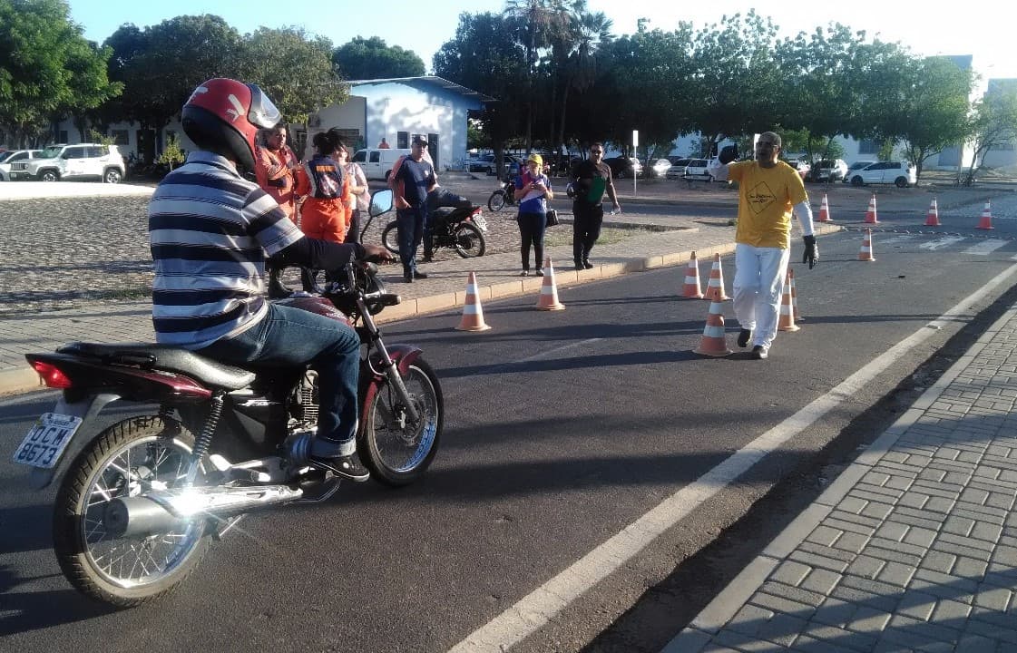 Detran promove treinamento de pilotagem consciente para motociclistas de Mossoró