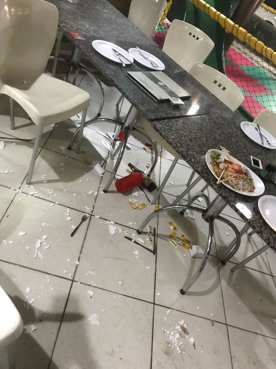 Incidente de trânsito gera boato de arrastão e restaurante termina depredado em Mossoró
