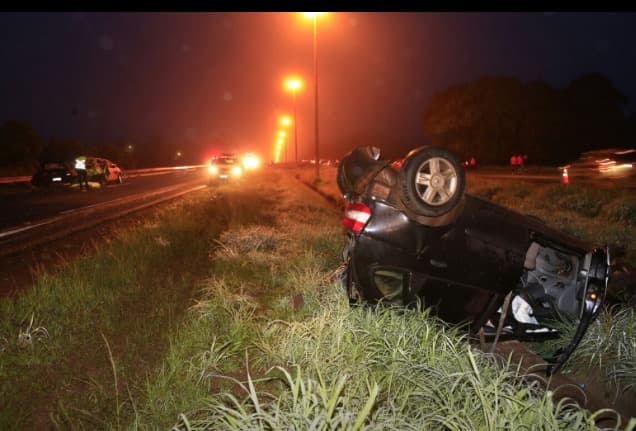 FOTOS: Acidente entre 8 veículos mata um no DF; caminhão acertou carros de deputado e da polícia