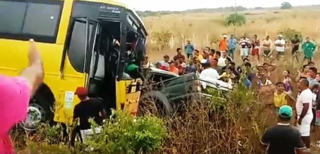 Estudante de medicina morre em batida de ônibus e caminhonete na RN-118