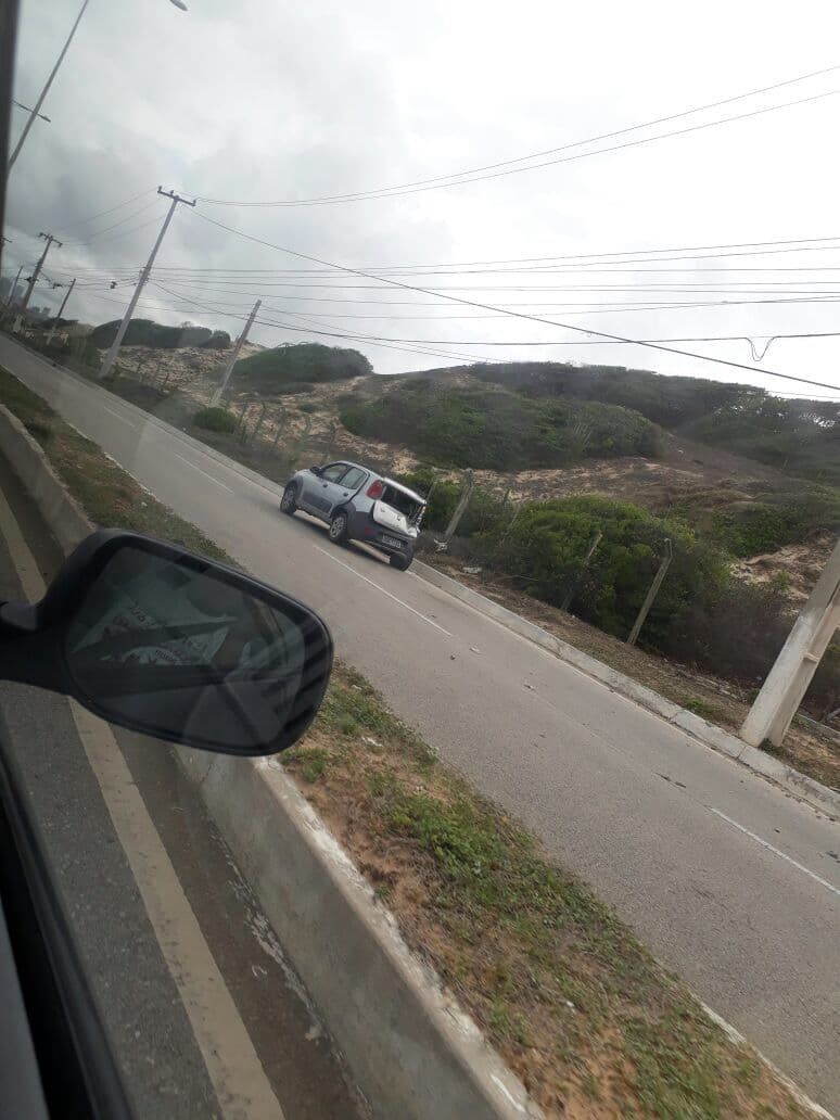 FOTOS: Acidente é registado na Via Costeira